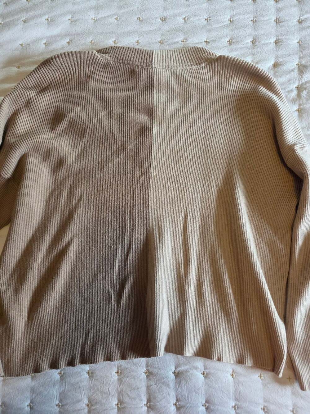 RD Style Two-Tone V-Neck Ribbed Knit Sweater - Picture 5 of 5